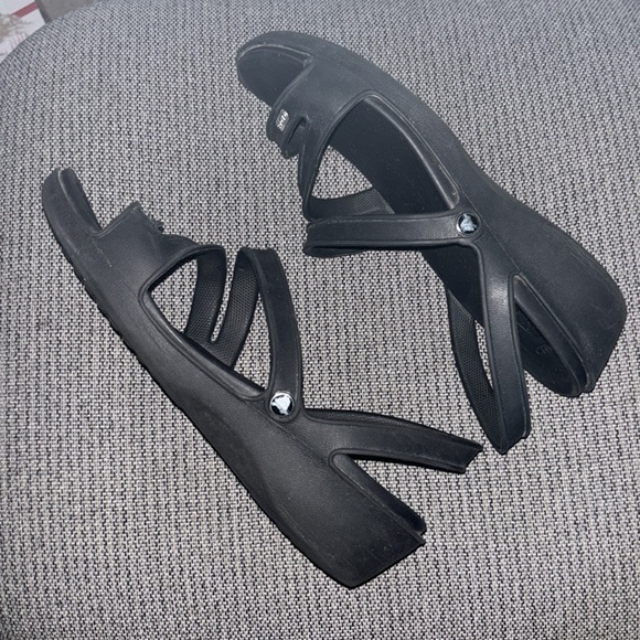 Comfortable Crocs Sandals - Picture 8 of 8